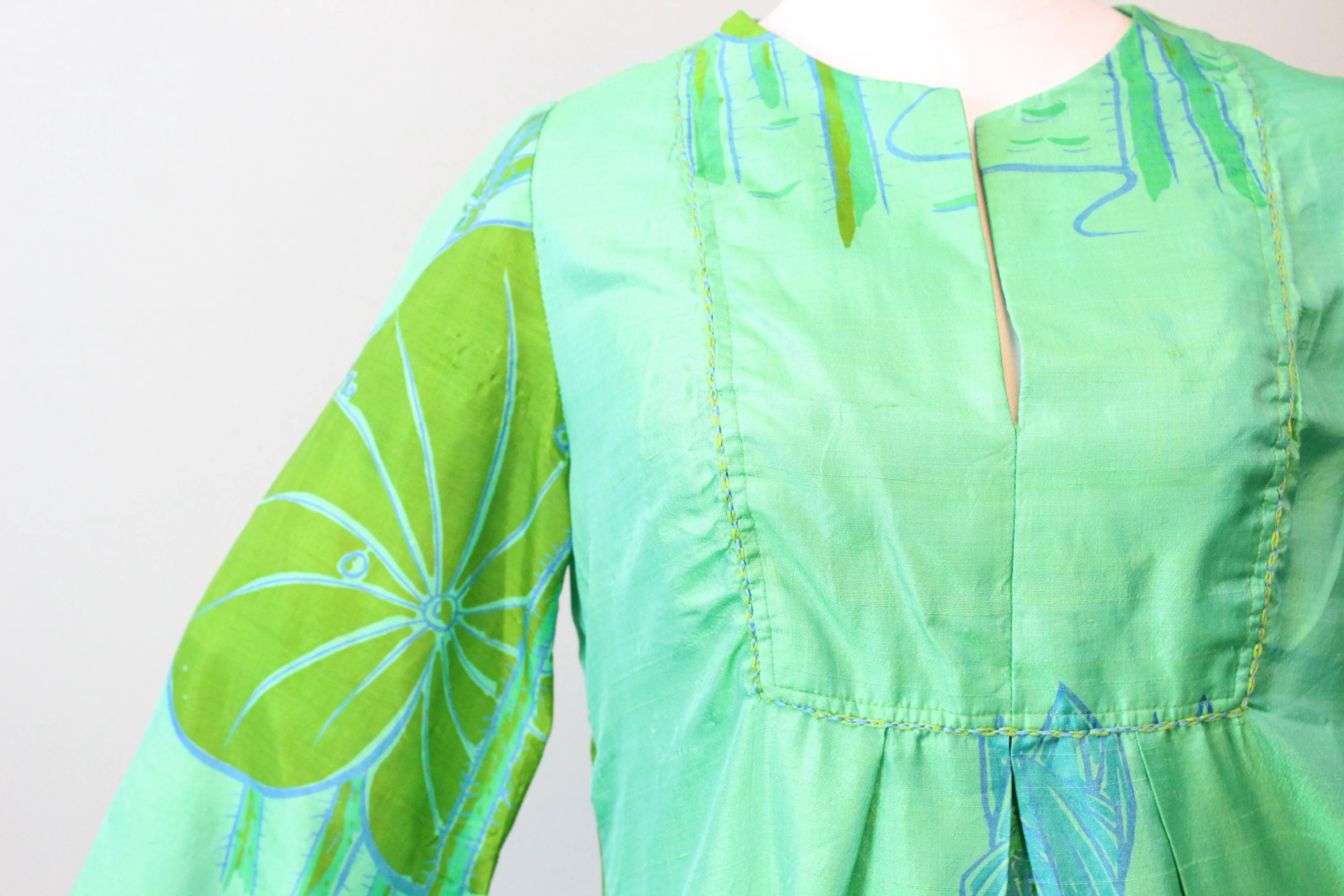 1970s SILK CAFTAN water lily print dress small medium | new spring