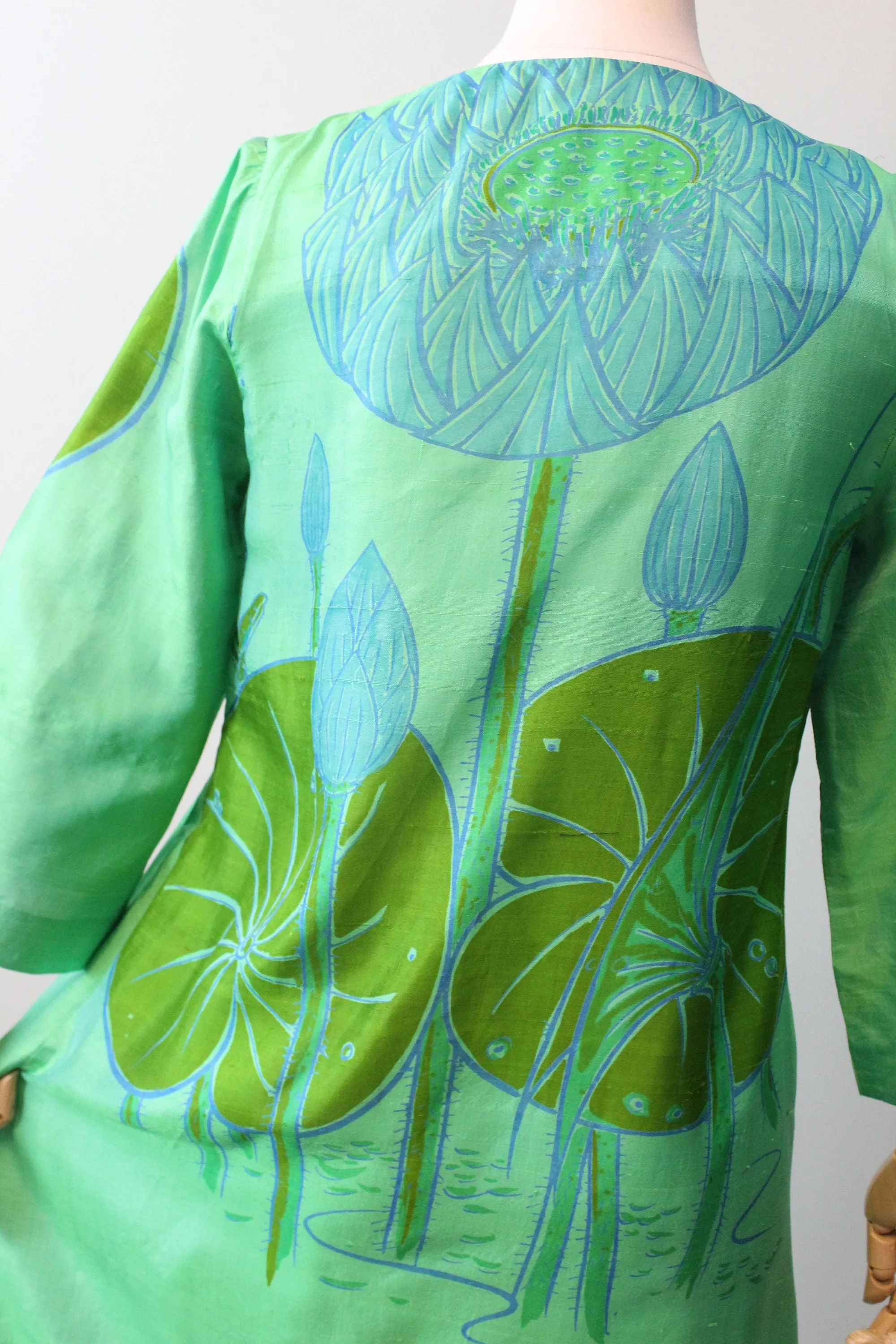 1970s SILK CAFTAN water lily print dress small medium | new spring
