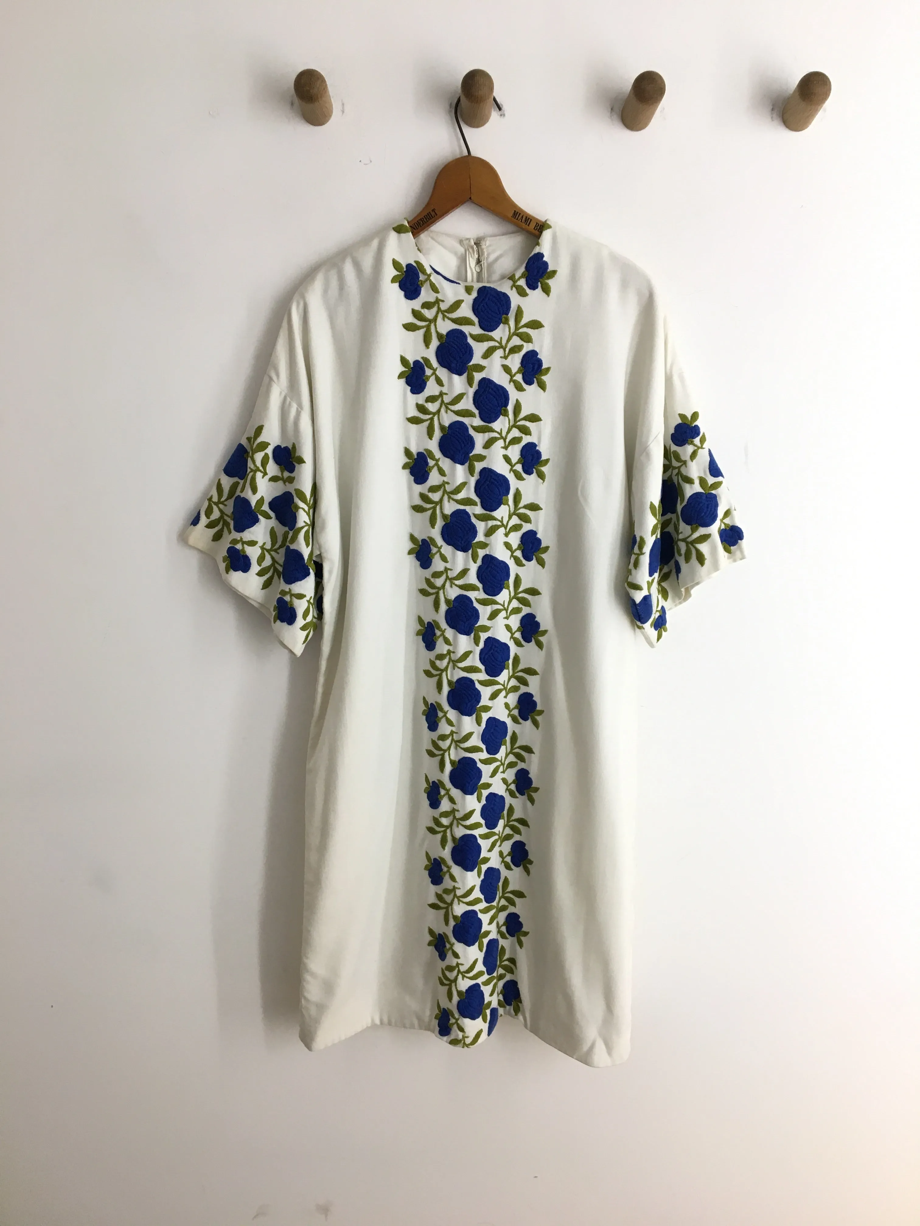 70’s HANDMADE EMBROIDERED SHEATH DRESS / MEDIUM