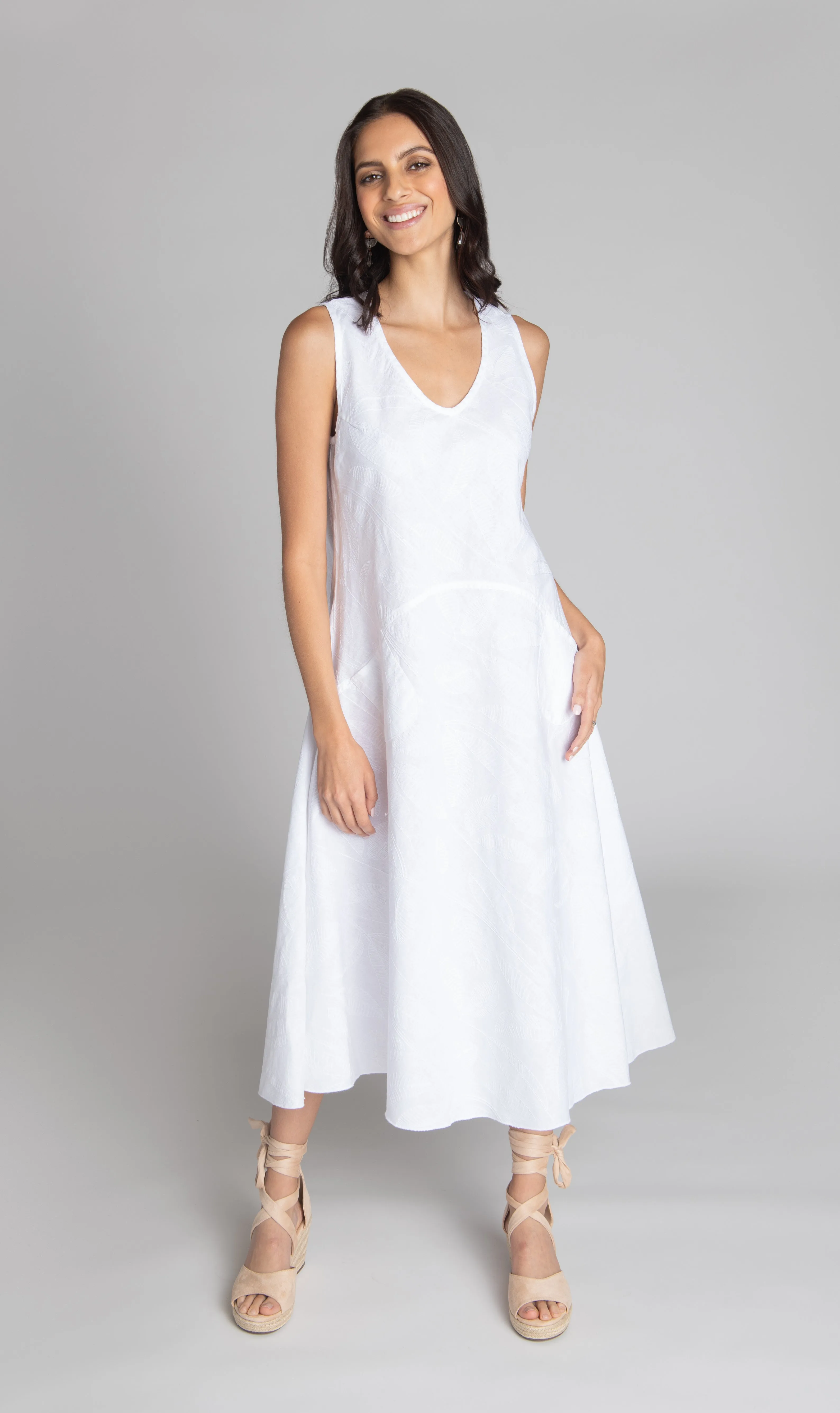 Embroidered tank dress LLY769