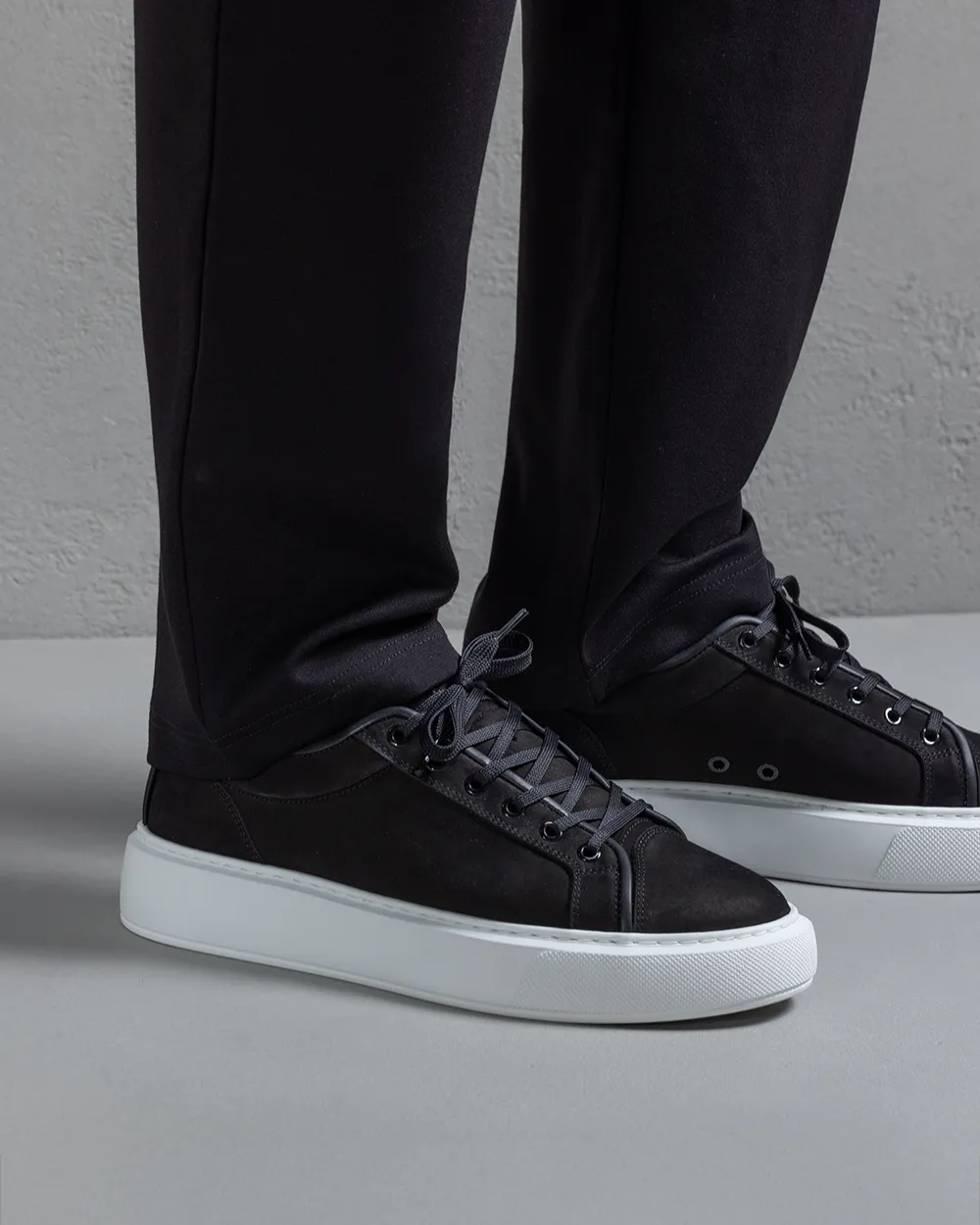 LT 01 Shades Platform Jet Black