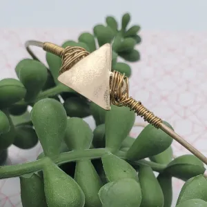 Minimalist Tiangle Gold Wire Bracelet