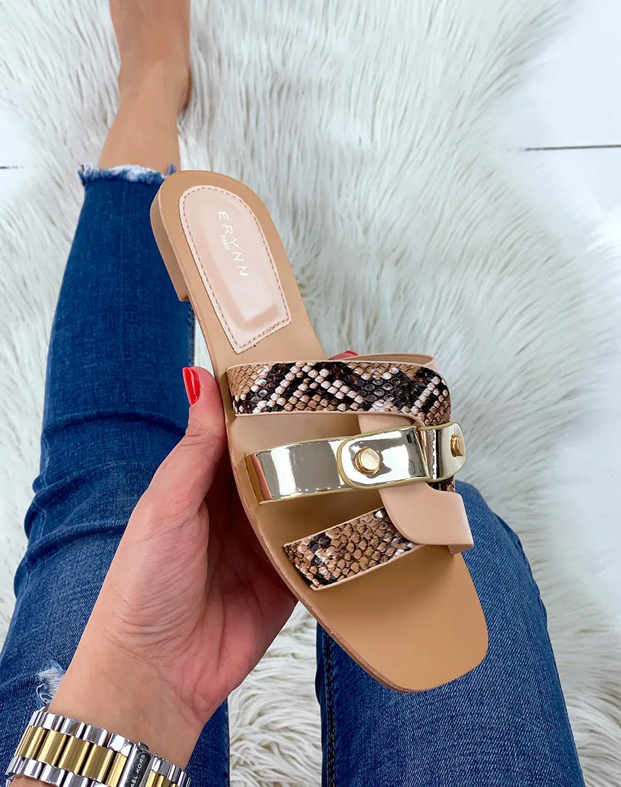 Mules plates beige rosé à brides entremêlées et détails python et dorés