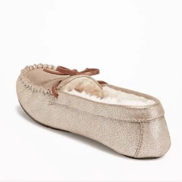 𝅺OLD Navy metallic gold faux fur Sherpa lined moccasin size 5