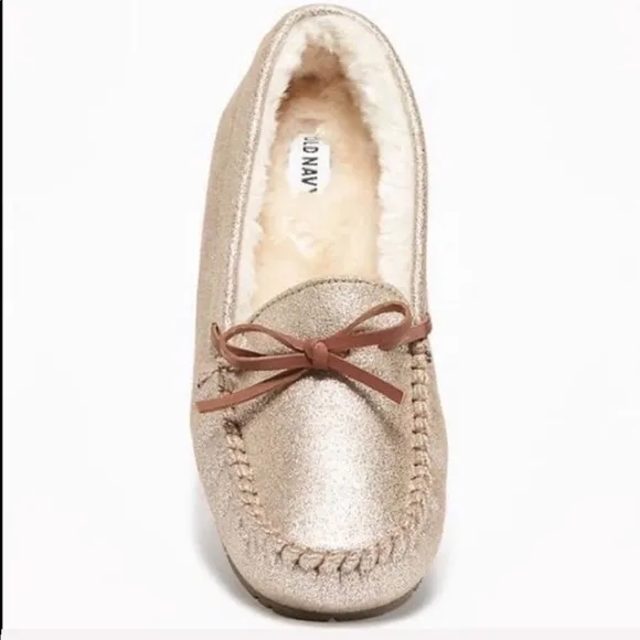 𝅺OLD Navy metallic gold faux fur Sherpa lined moccasin size 5
