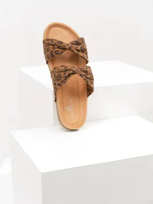 O.OMAN - Mules caramel en cuir velours à motif léopard