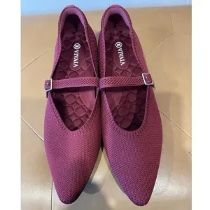 Vivaia Aria Walker Lightweight Pointed-Toe Mary-Jane Burgundy Comfort Sz 9 EU 40