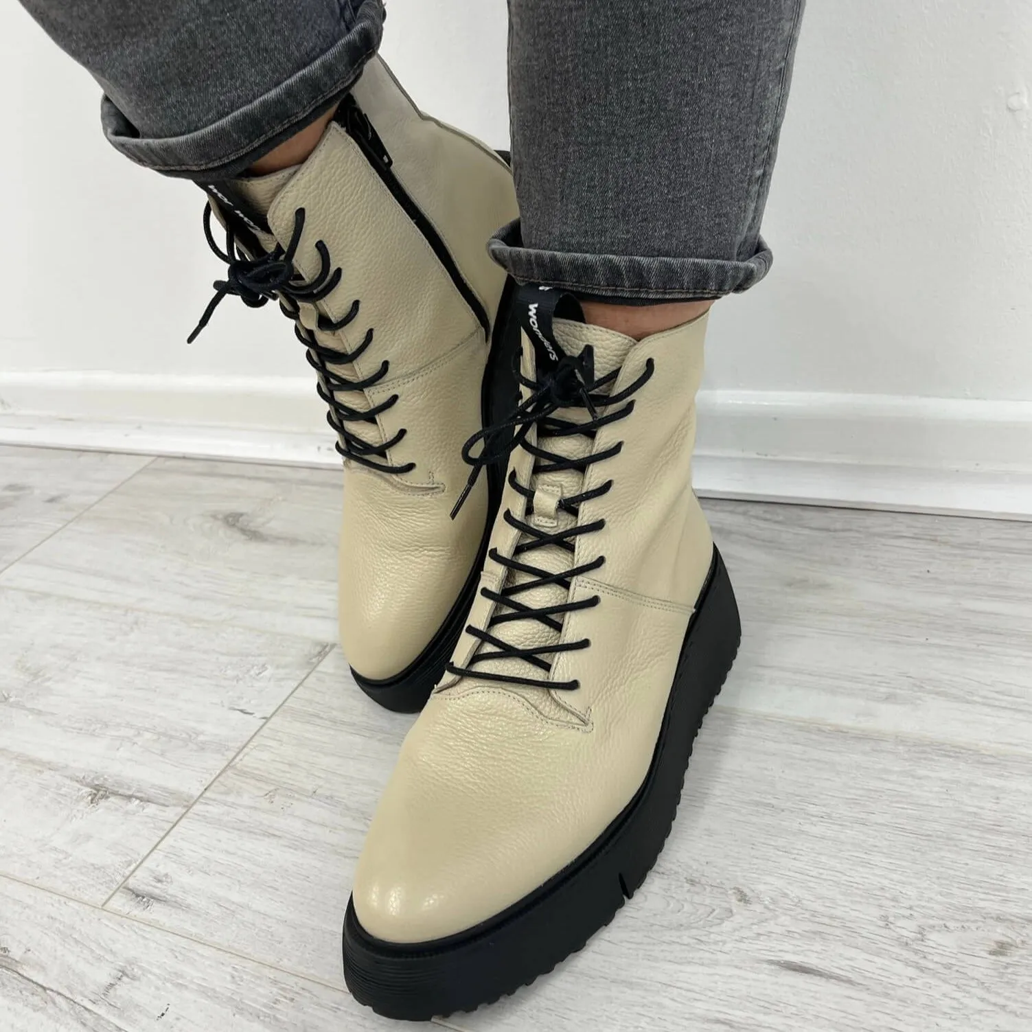 Wonders Cream Leather Lace Up Biker Boots